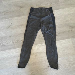 Lulu size 6 leggings, gray, great preowned condition